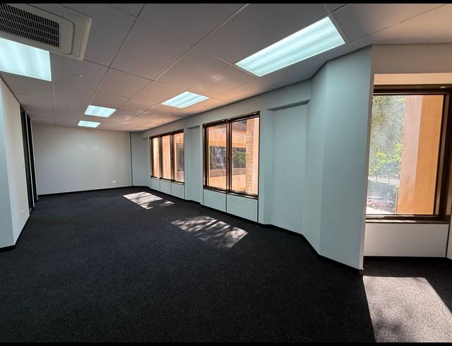 108M² OFFICE TO LET IN PARKTOWN